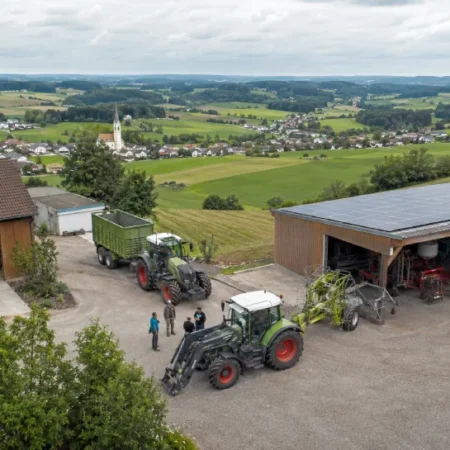 Maschinenring Mining cooperative service — tractor and farm machinery sharing in Upper Austria's rural Innviertel region