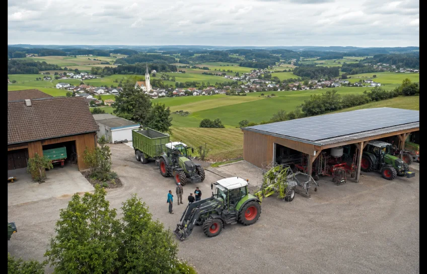 Maschinenring Mining cooperative service — tractor and farm machinery sharing in Upper Austria's rural Innviertel region